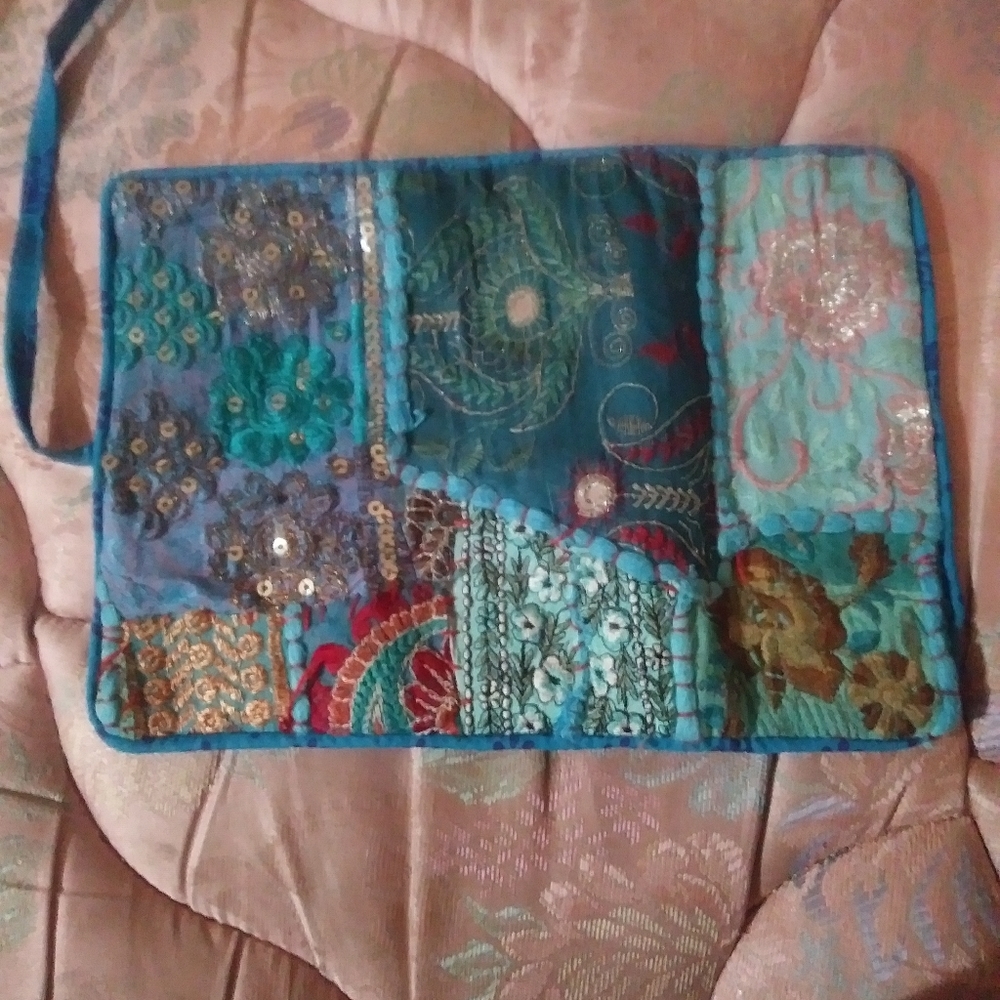 Elegant Fold Purse with 3D design!
